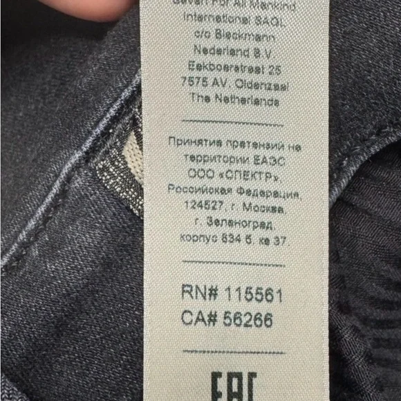 High-Rise Wide-Leg Jeans in Dark Gray - Picture 6 of 7